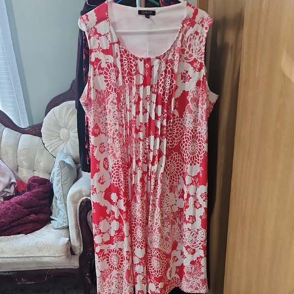 Glamour Ivory Sleeveless Top - Picture 1 of 2